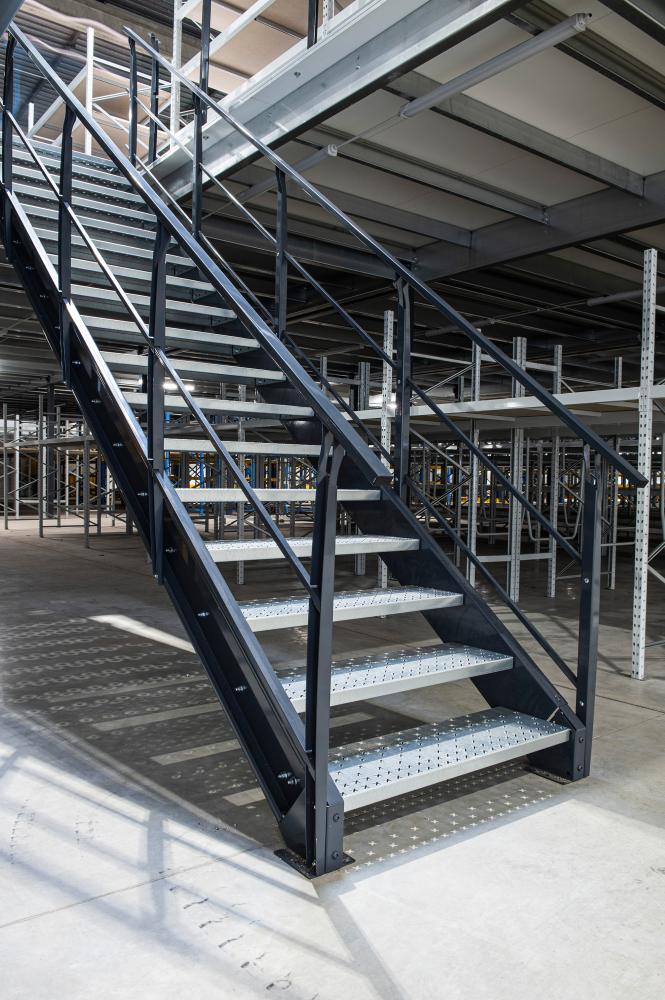 Treppe 38 Grad für Lagerbühne B960mm Lichte Breite 860 mm